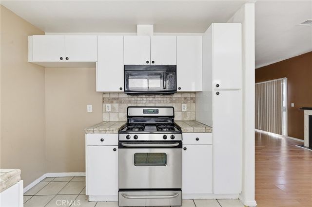 9300 Burnet Avenue 122, North Hills, CA 91343