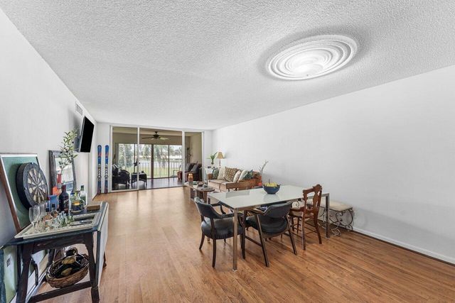 157 Atlantis Boulevard 301, Atlantis, FL 33462