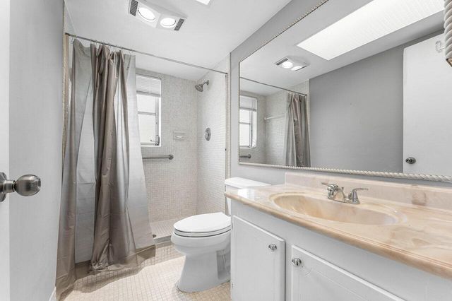 157 Atlantis Boulevard 301, Atlantis, FL 33462