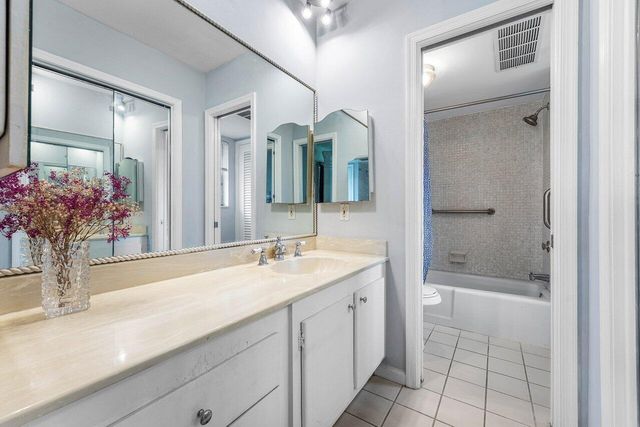 157 Atlantis Boulevard 301, Atlantis, FL 33462