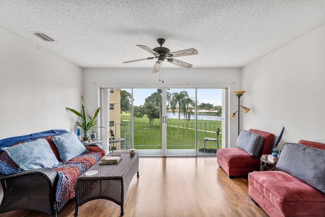 157 Atlantis Boulevard 301, Atlantis, FL 33462