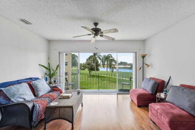 157 Atlantis Boulevard 301, Atlantis, FL 33462