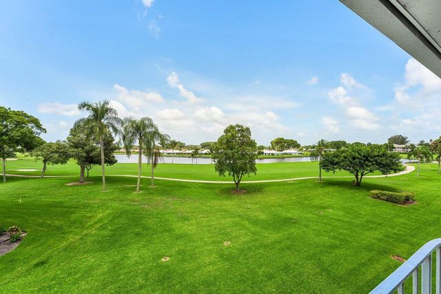 157 Atlantis Boulevard 301, Atlantis, FL 33462