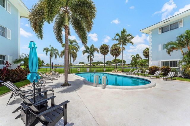 157 Atlantis Boulevard 301, Atlantis, FL 33462