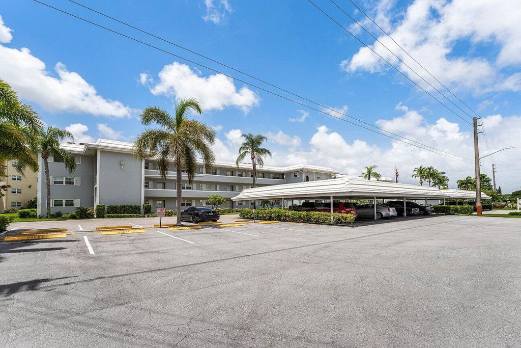157 Atlantis Boulevard 301, Atlantis, FL 33462