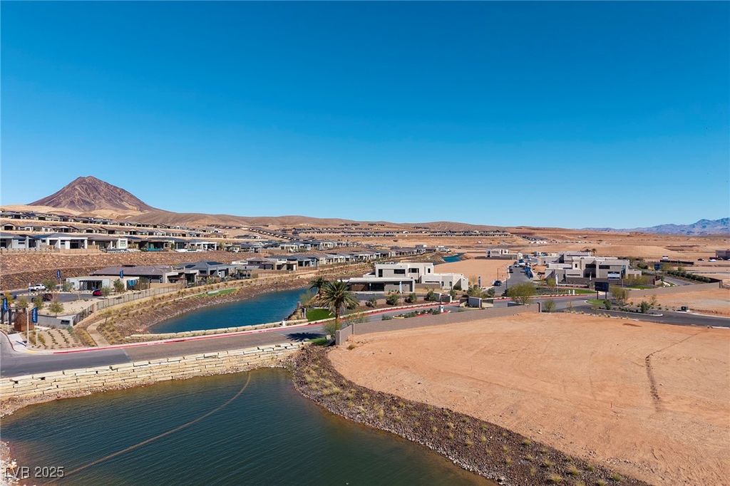 Image 9 of property listing at 1445 Limestone Terrace Court, Henderson, NV 89011