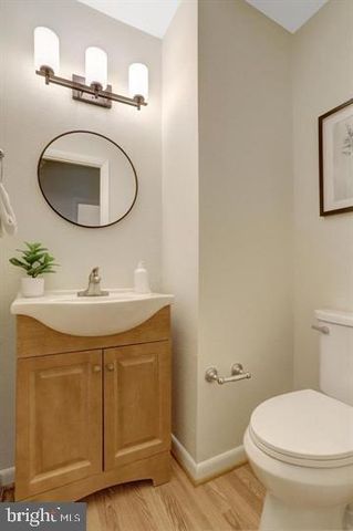 6372 EIGHTH CIR, Alexandria, VA 22312