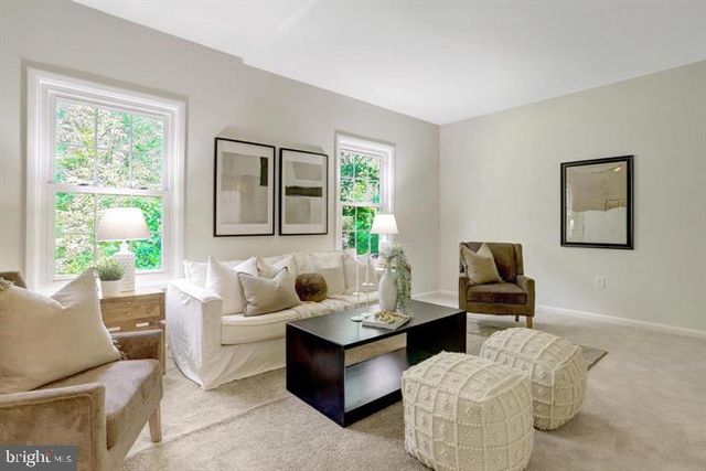 6372 EIGHTH CIR, Alexandria, VA 22312