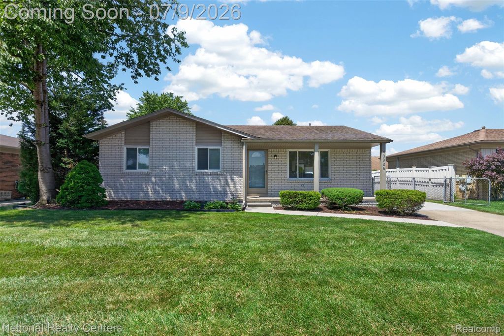 40925 McNamara Drive, Clinton Charter Township, MI 48038