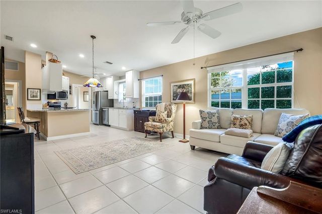 3333 Cayman LN, Naples, FL 34119