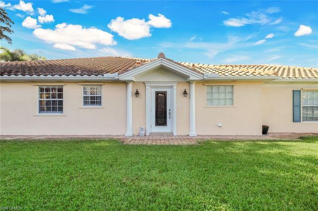 3333 Cayman LN, Naples, FL 34119