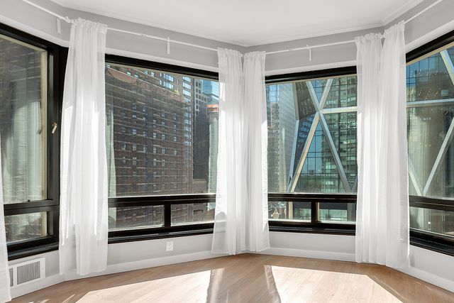 301 W 57th St Apt 9G, New York City, NY 10019