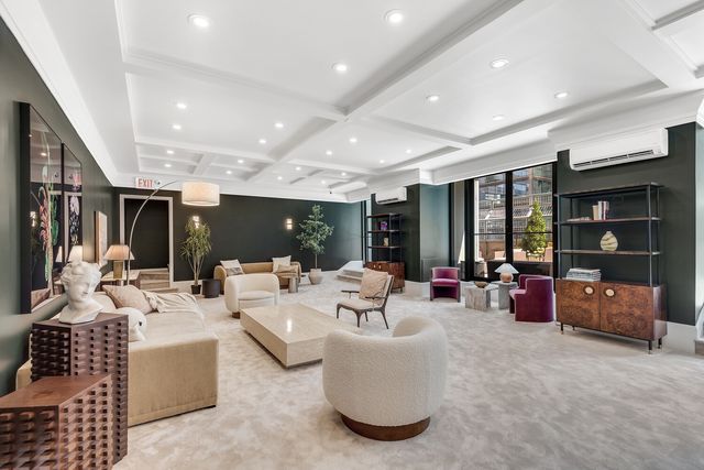 301 W 57th St Apt 9G, New York City, NY 10019