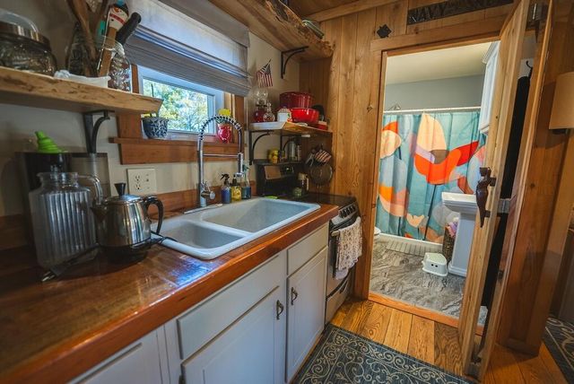 2038 Pilot View DR, Hillsville, VA 24343