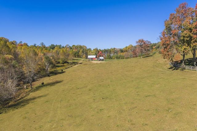 2038 Pilot View DR, Hillsville, VA 24343
