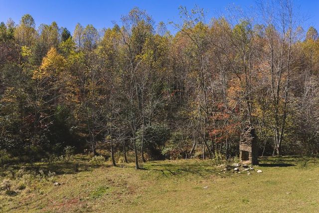 2038 Pilot View DR, Hillsville, VA 24343