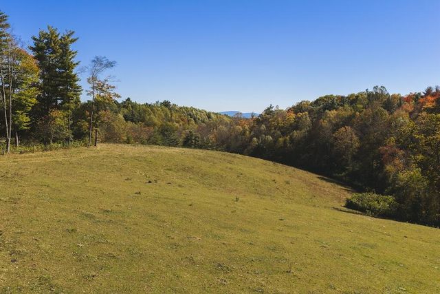 2038 Pilot View DR, Hillsville, VA 24343