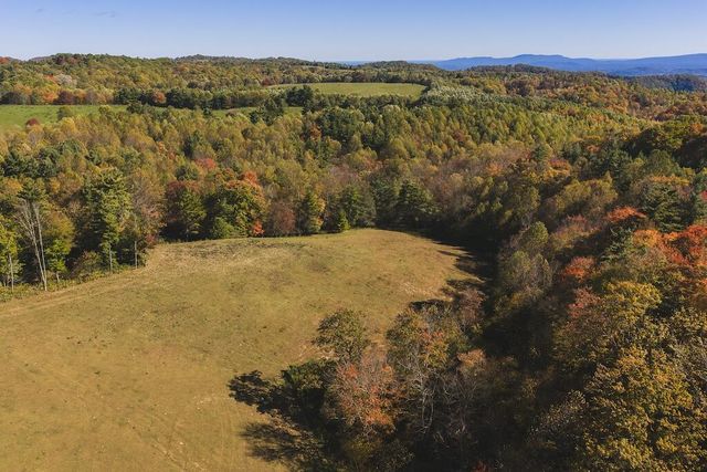 2038 Pilot View DR, Hillsville, VA 24343