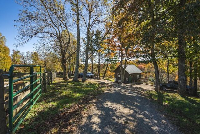 2038 Pilot View DR, Hillsville, VA 24343