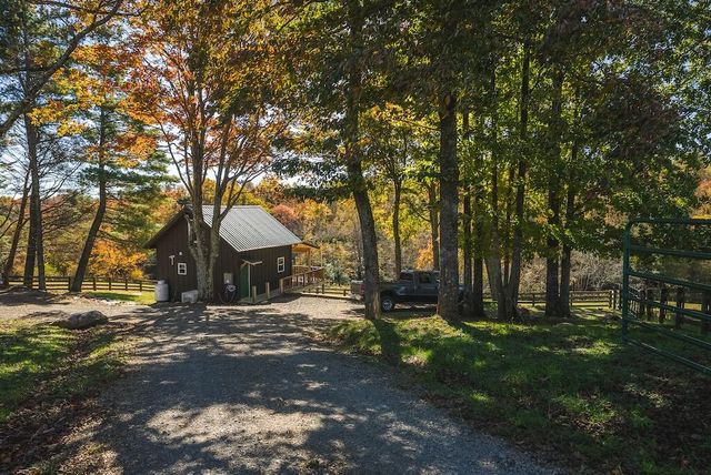 2038 Pilot View DR, Hillsville, VA 24343