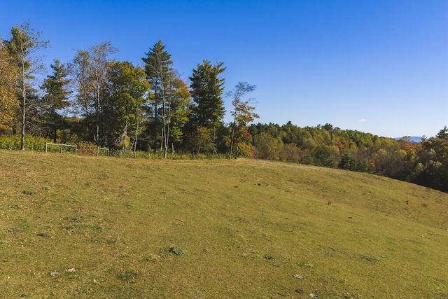 2038 Pilot View DR, Hillsville, VA 24343