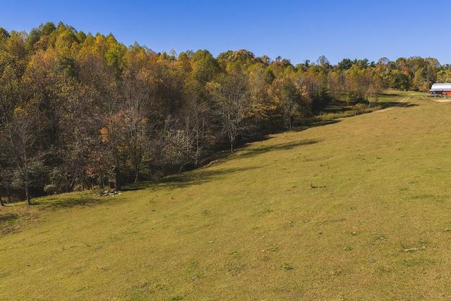 2038 Pilot View DR, Hillsville, VA 24343