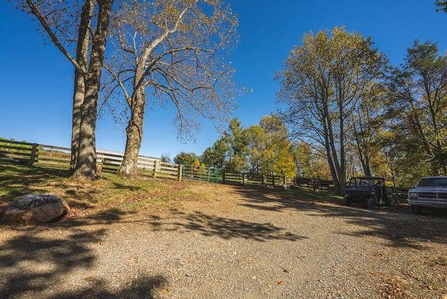 2038 Pilot View DR, Hillsville, VA 24343