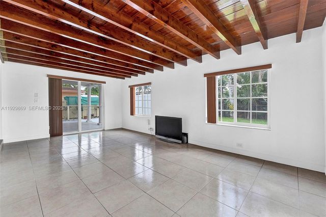 361 SE 6th Ave 1, Hialeah, FL 33010