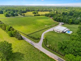 4934 Reynolds Rd, Columbia, TN 38401