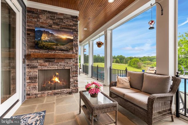 15730 HUNTON LN, Haymarket, VA 20169