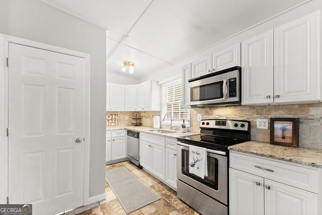 6052 Seminole Drive, Flowery Branch, GA 30542