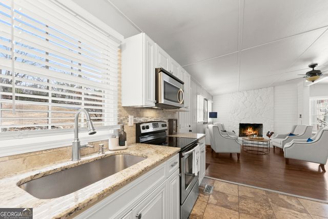 6052 Seminole Drive, Flowery Branch, GA 30542