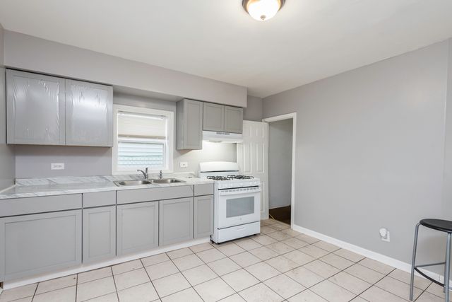 205 S Park Avenue, Waukegan, IL 60085