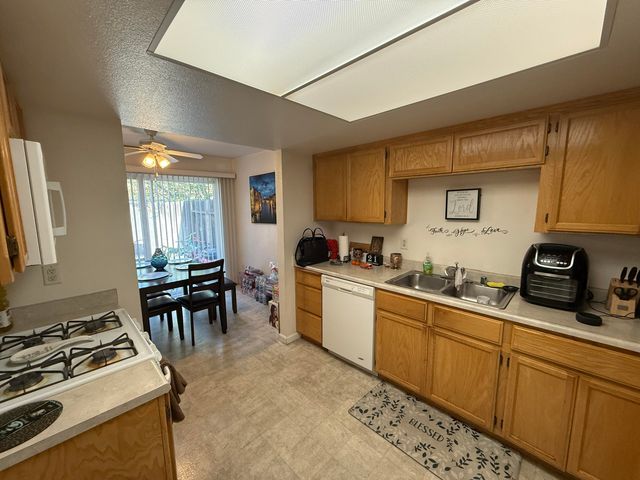 729 July Way, Redding, CA 96003