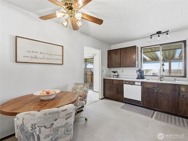 214 S Kansas Avenue, East Wenatchee, WA 98802