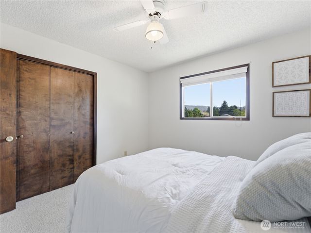 214 S Kansas Avenue, East Wenatchee, WA 98802