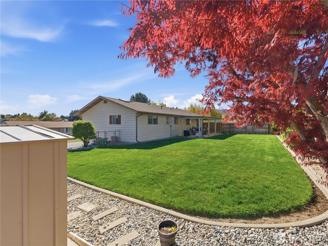 214 S Kansas Avenue, East Wenatchee, WA 98802