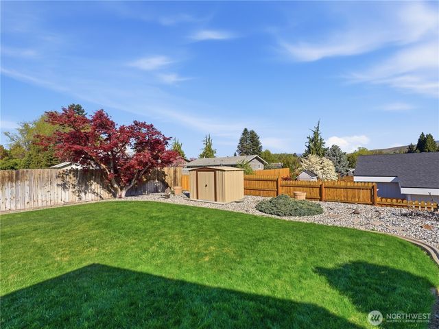 214 S Kansas Avenue, East Wenatchee, WA 98802