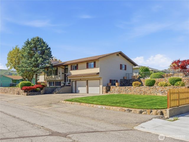 214 S Kansas Avenue, East Wenatchee, WA 98802