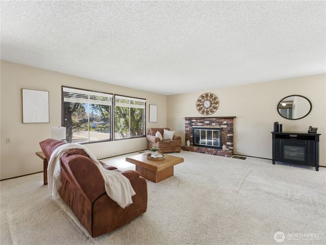 214 S Kansas Avenue, East Wenatchee, WA 98802