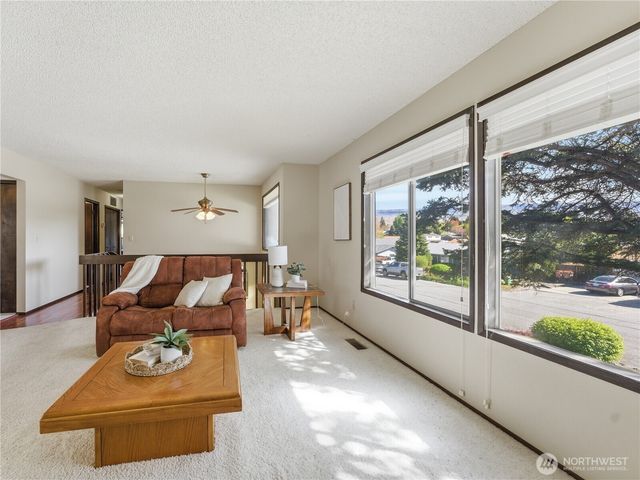 214 S Kansas Avenue, East Wenatchee, WA 98802