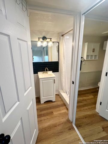 136 E MULBERRY AVE REAR, San Antonio, TX 78212