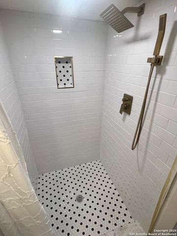 136 E MULBERRY AVE REAR, San Antonio, TX 78212