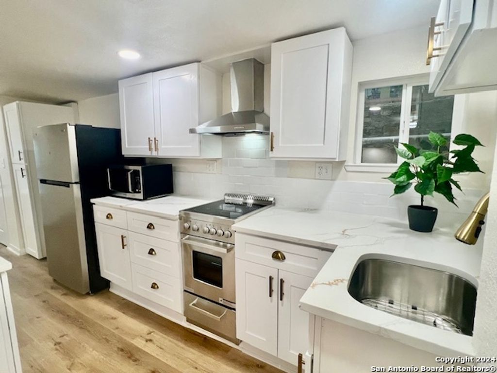 136 E MULBERRY AVE REAR, San Antonio, TX 78212