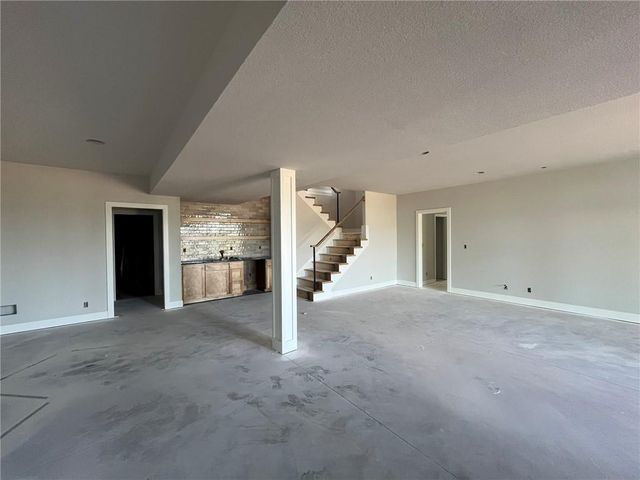 510 Bentwater Drive, Raymore, MO 64083
