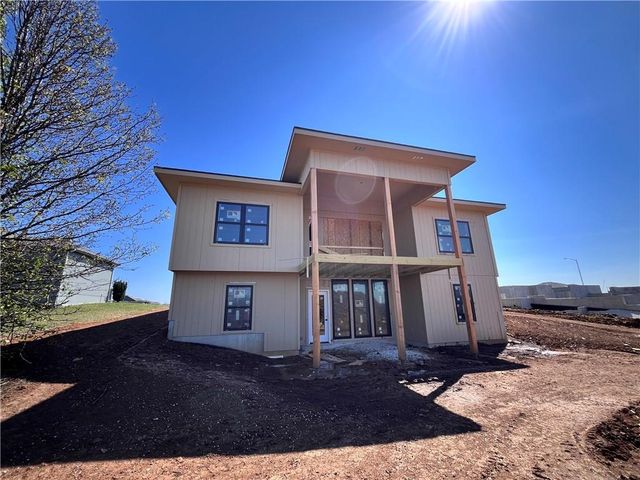 510 Bentwater Drive, Raymore, MO 64083