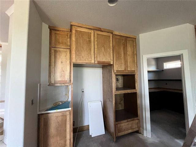 510 Bentwater Drive, Raymore, MO 64083