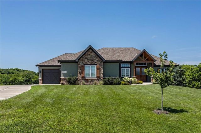 14290 Cattle Ranch Drive, Smithville, MO 64089
