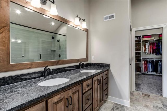 14290 Cattle Ranch Drive, Smithville, MO 64089