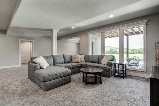 14290 Cattle Ranch Drive, Smithville, MO 64089